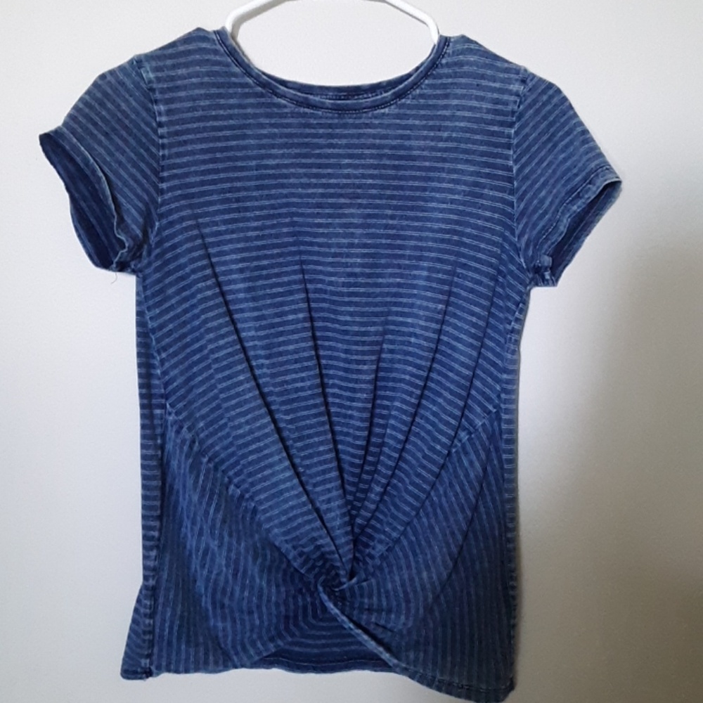 A blue top